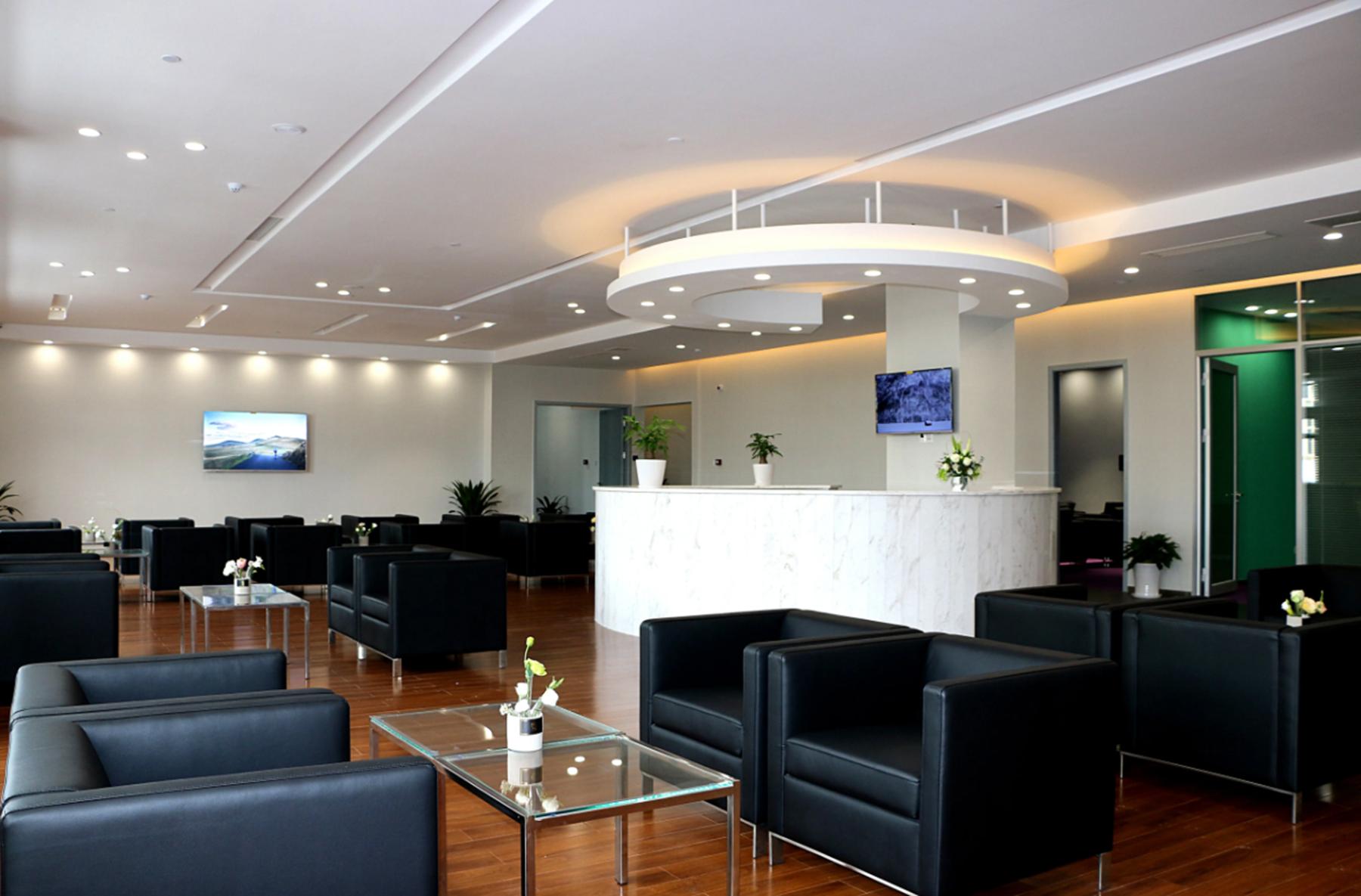 男子半年试驾80多次,男子4s店试驾奔驰