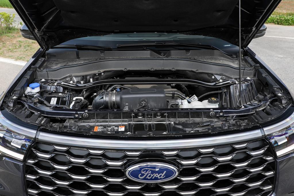 陆上游艇福特全新探险者,福特探险者游艇图片