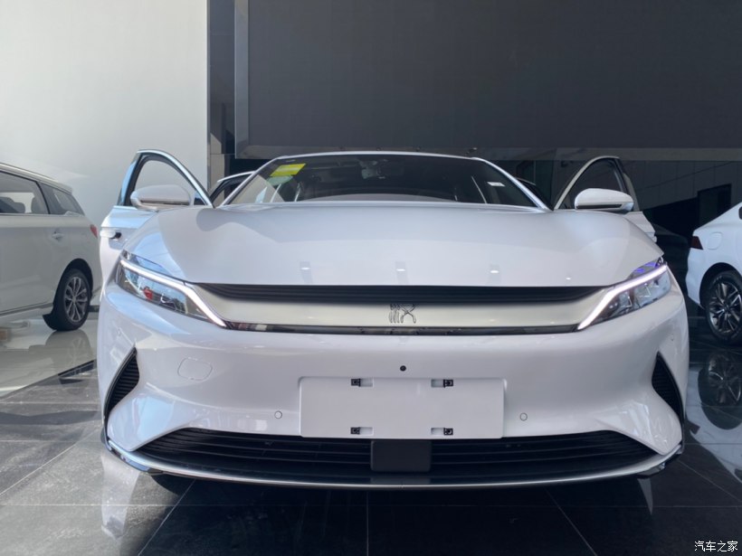 比亚迪汉白是珍珠白,比亚迪汉冰川蓝和白色