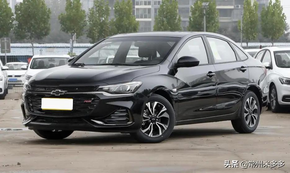 雪佛兰科鲁泽新款低配落地银色,雪佛兰科鲁泽轻混2020高冷灰