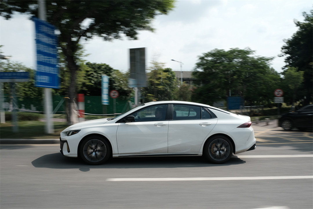 10万左右性价比高的车影豹,传祺影豹10万轿跑