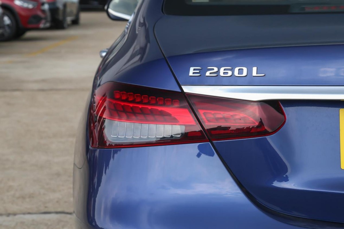 新一代奔驰e级实拍图曝光,奔驰全新e级实拍曝光