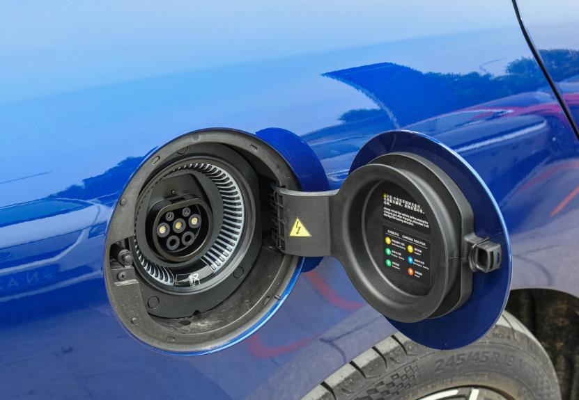 比亚迪汉ev高配百公里加速3.9秒,新款比亚迪汉ev百公里加速3.3秒