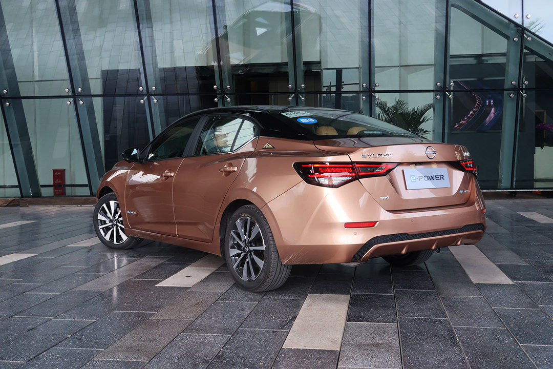 轩逸2022款e-power对比卡罗拉双擎,轩逸e-power和14代新轩逸哪个值得买