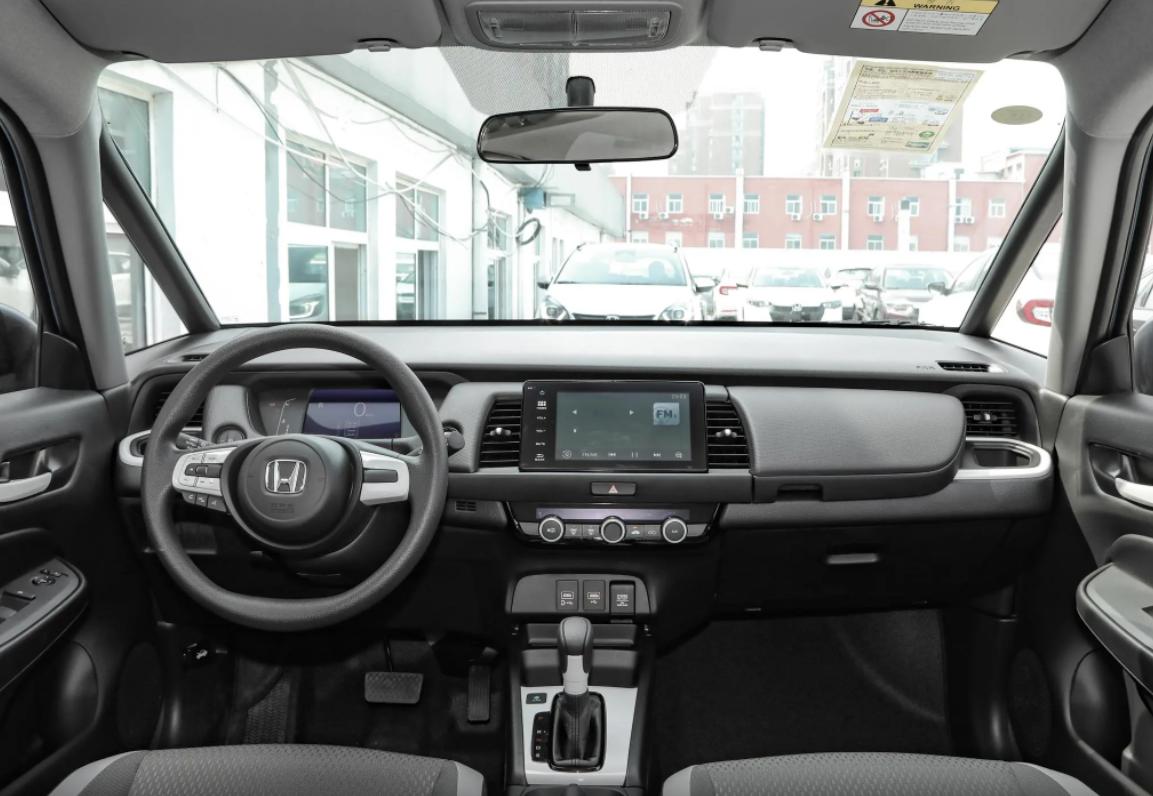 皆是小型两厢家轿本田飞度VSLIFE，到底该怎么选？