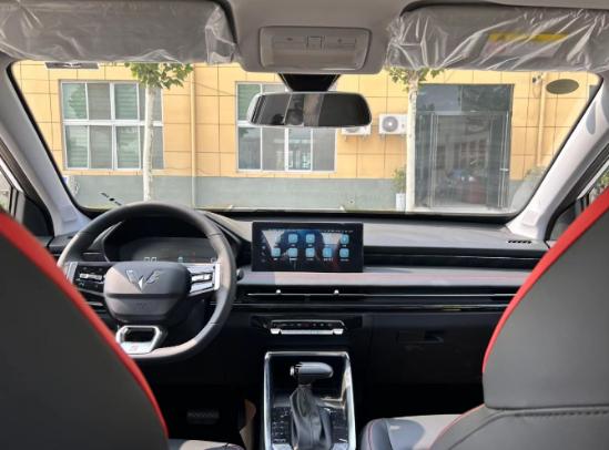 五菱星驰手动小型suv落地,五菱星驰新suv官方报价