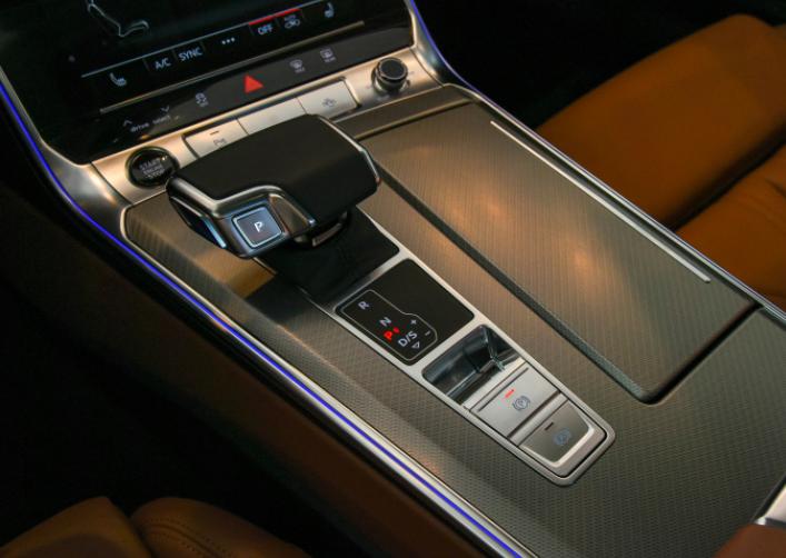 奥迪a7l2.0t四驱试驾,新款奥迪a7最低配测评