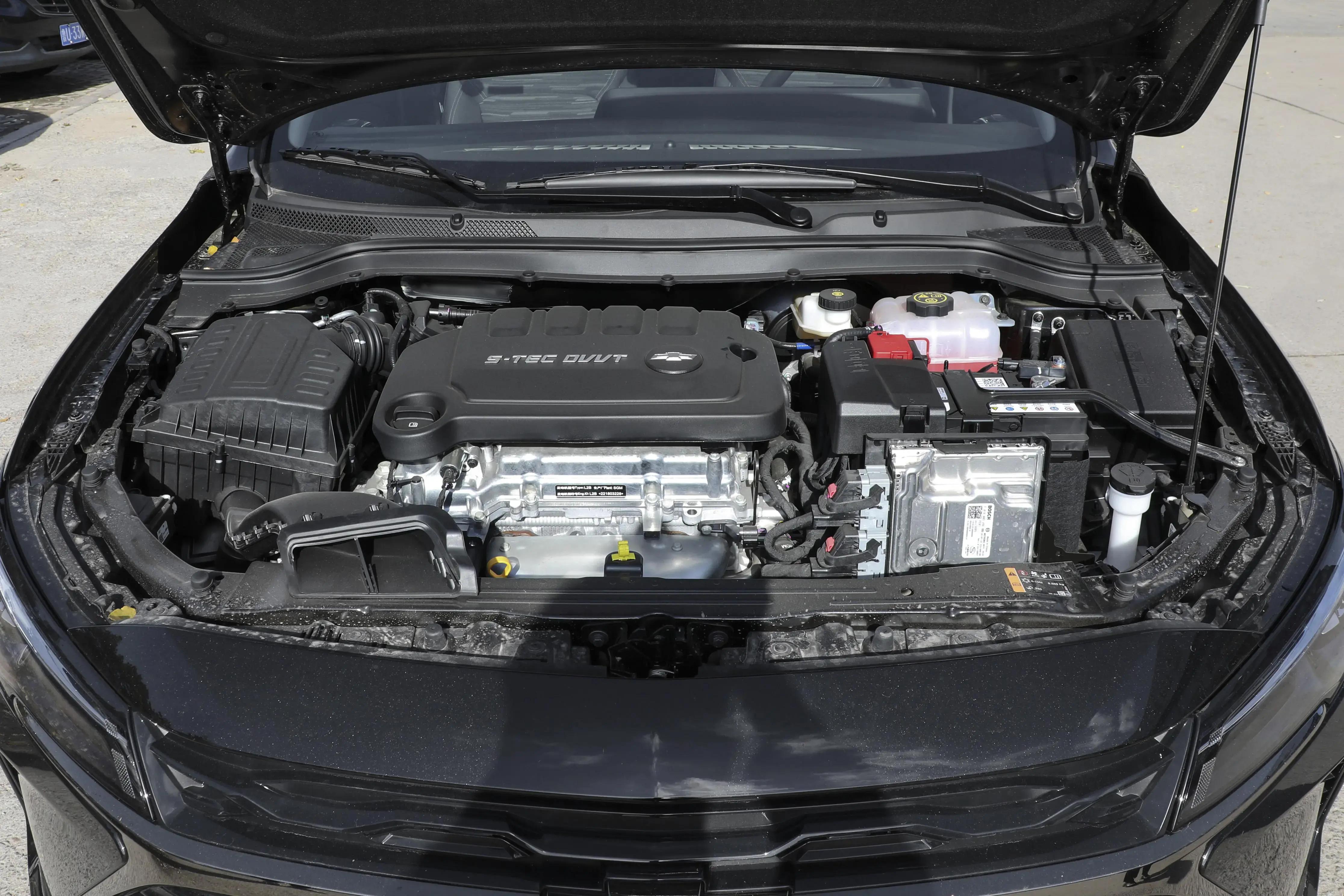 最新款雪佛兰科鲁泽深度测评,雪佛兰科鲁泽22款1.5l自动320悦享