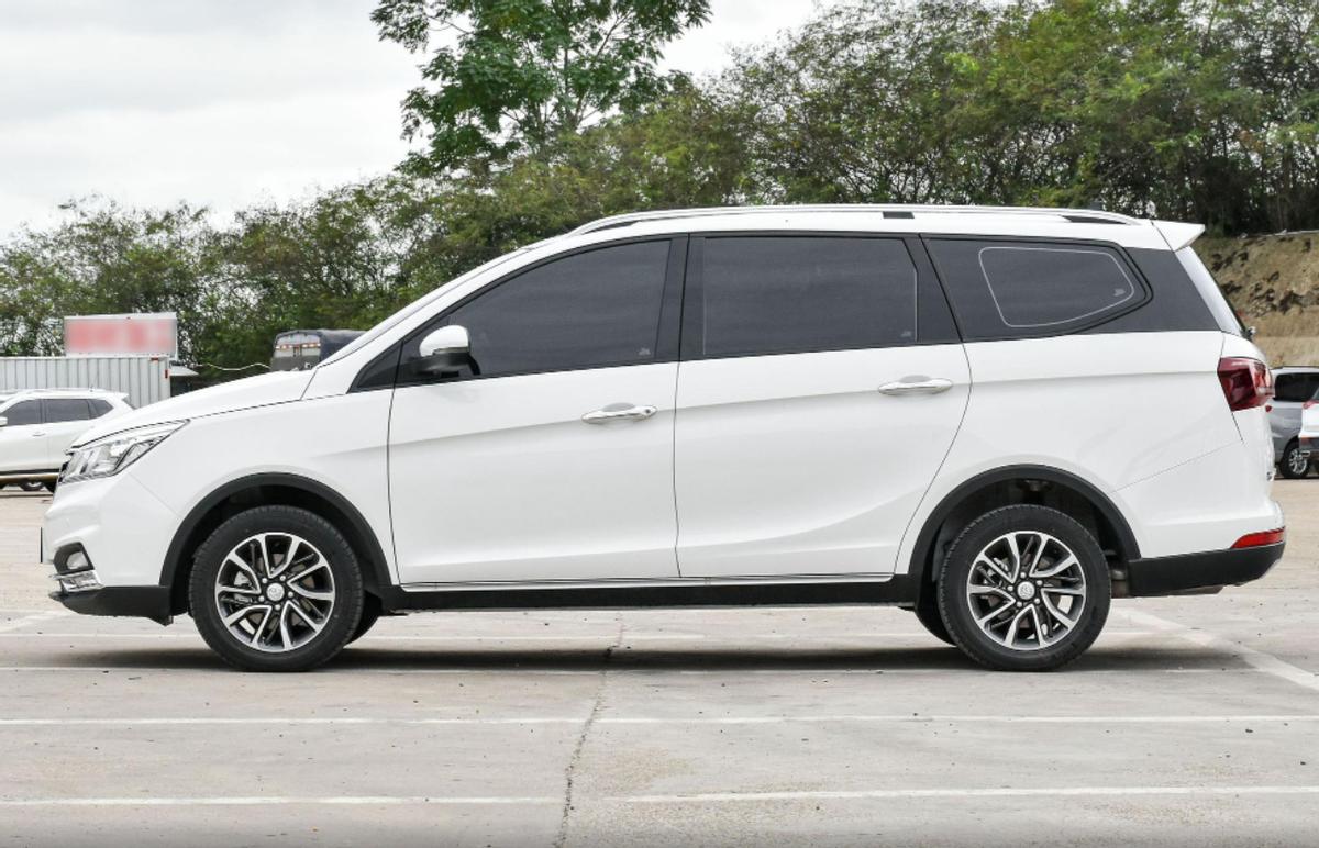 官方指导价11.08万平均油耗,宝骏730最新款消息