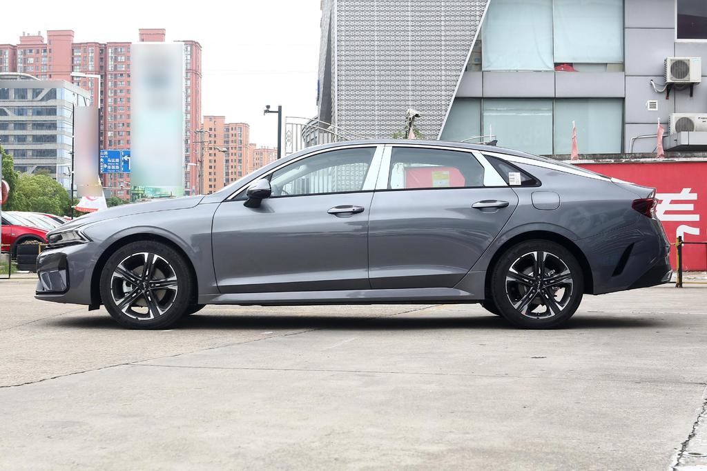 起亚k5适合家用吗,实用油耗低毛病少的家用车