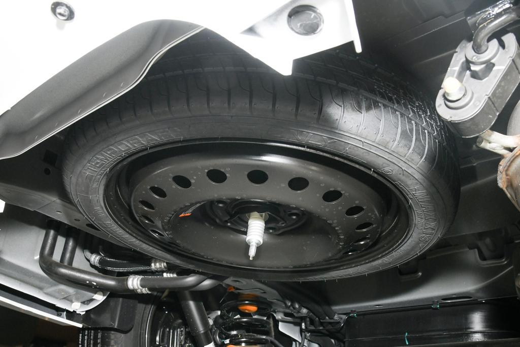 别克gl8大屏幕显示车辆信息,别克gl8大屏幕面板怎么拆卸