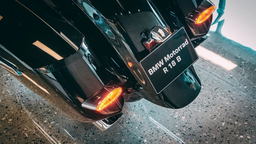 原来宝马也有超跑,2024款宝马旅行摩托