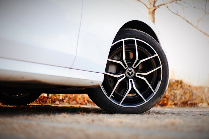 奔驰e标轴买260还是300,奔驰a级180评价