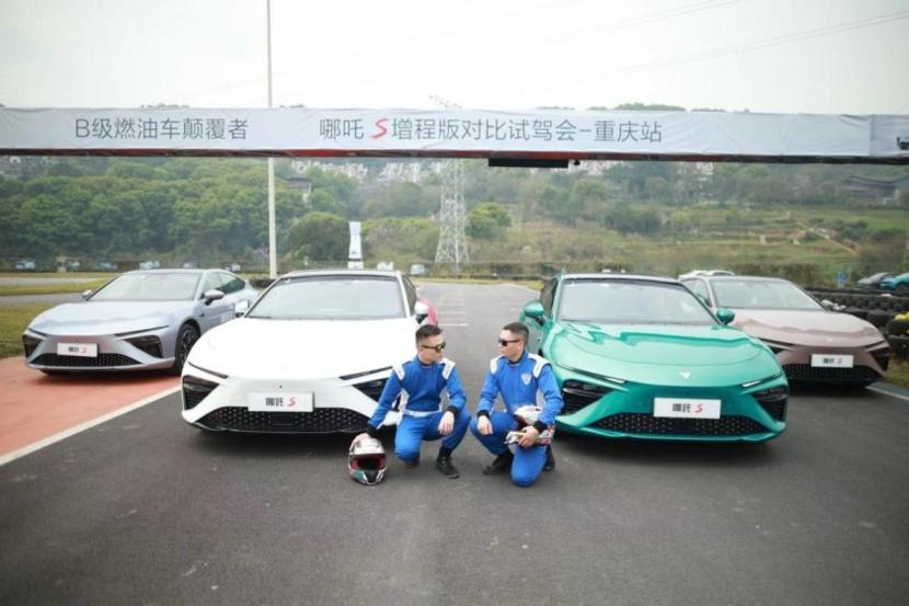 哪吒s纯电静态体验,哪吒s高速续航实测