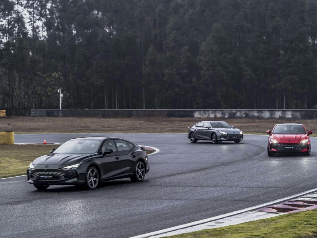 mg7跑得过思域吗,mg7一百周年