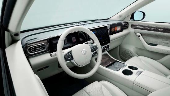 c11三联屏介绍,零跑c11智能交互讲解