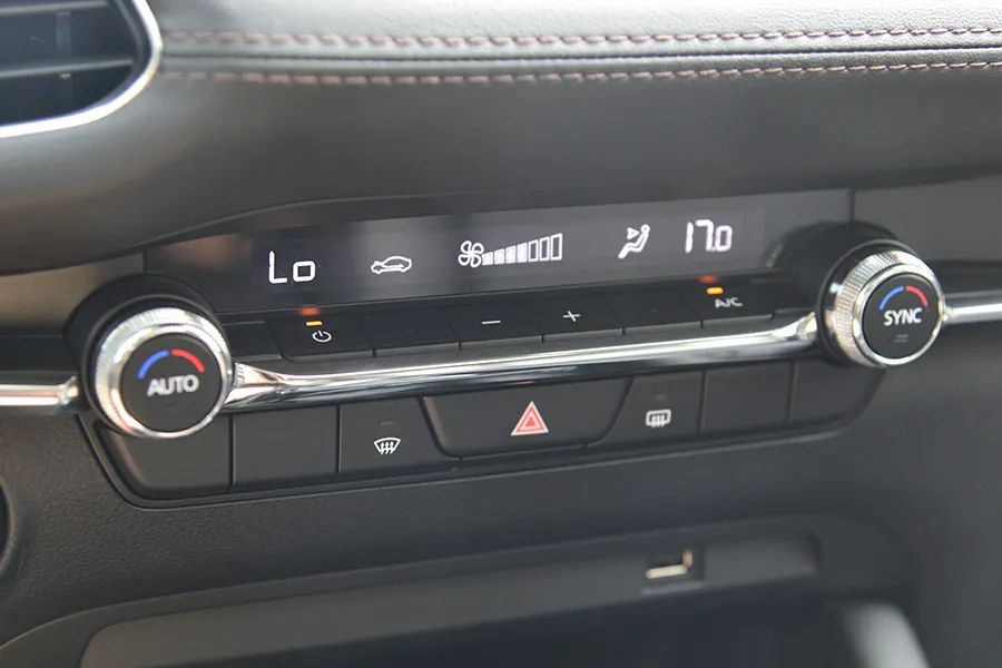 马自达3时尚版,马自达3昂克赛拉和宝马1系