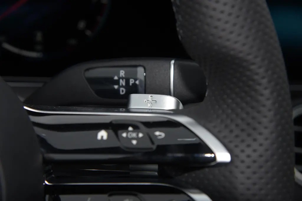 优雅与霸气共存的豪车,奔驰e级2022款300l运动豪华