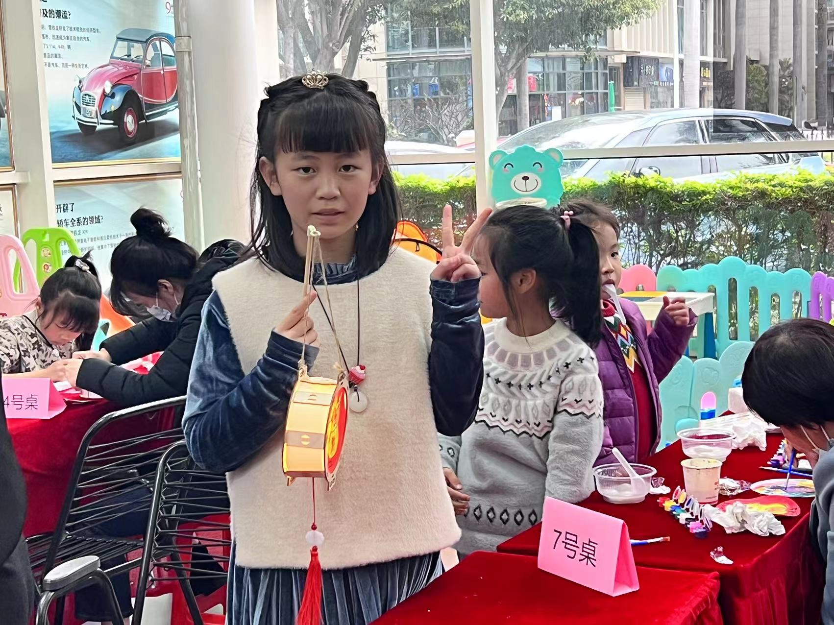 幼儿园庆元宵节亲子手工灯笼,亲子手工灯笼展