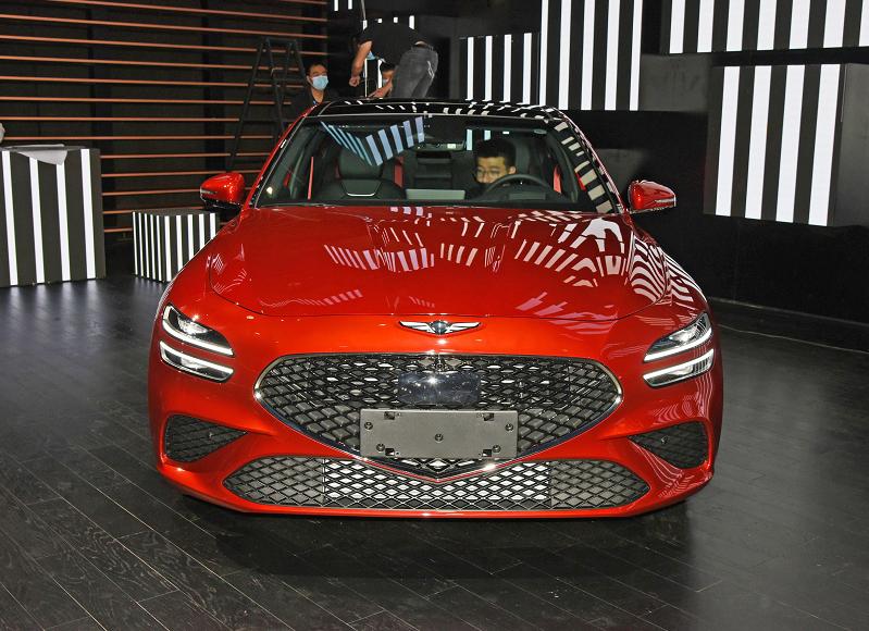 宾利和宝马3系,宝马新款3系外观对比新款a4