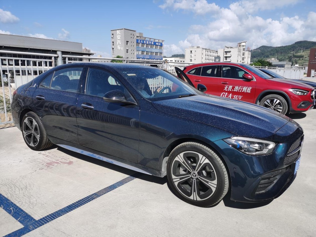 长轴距奔驰c级2024款多长,奔驰c级w124