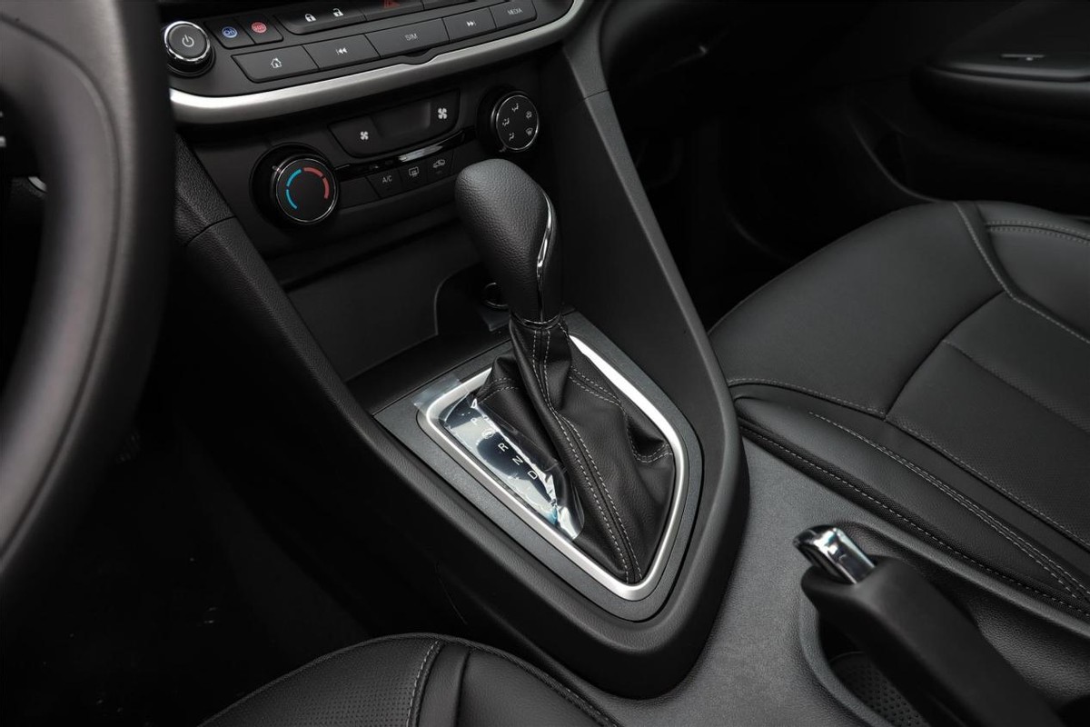 百公里油耗5.9L，配1.5L+6AT，前后独立悬挂，英朗的性价比如何？