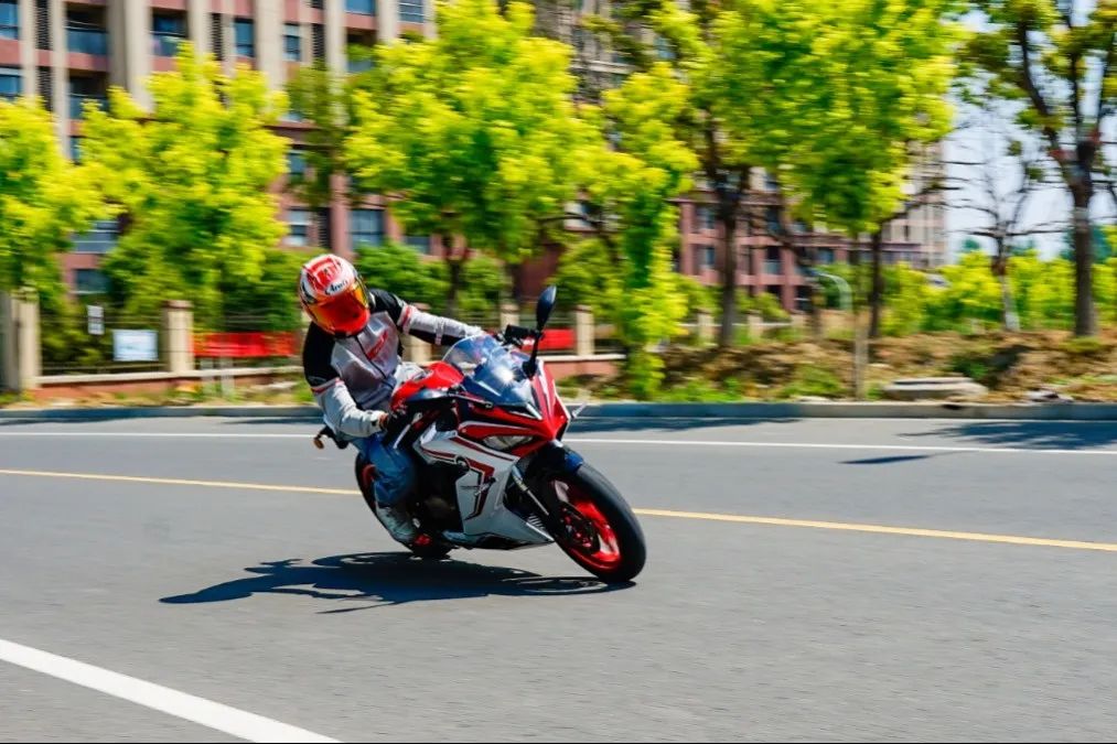 推荐中排仿赛,赛400值得入手吗骑行感受