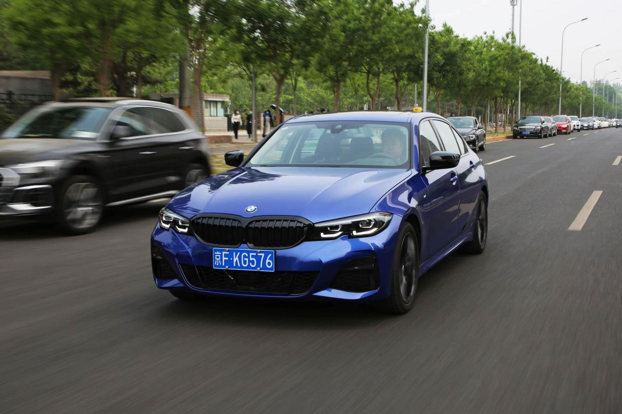 最新款宝马325li运动版试驾视频,去试驾一台宝马325li是什么感觉