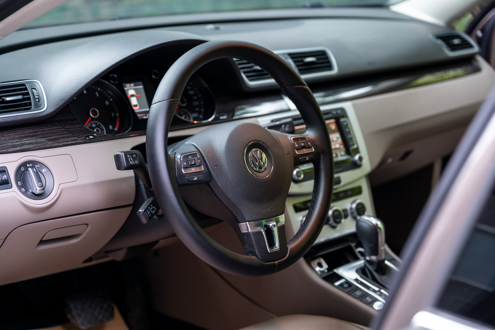 16款迈腾1.8t智享豪华版二手价格,全网最低二手20款迈腾豪华型