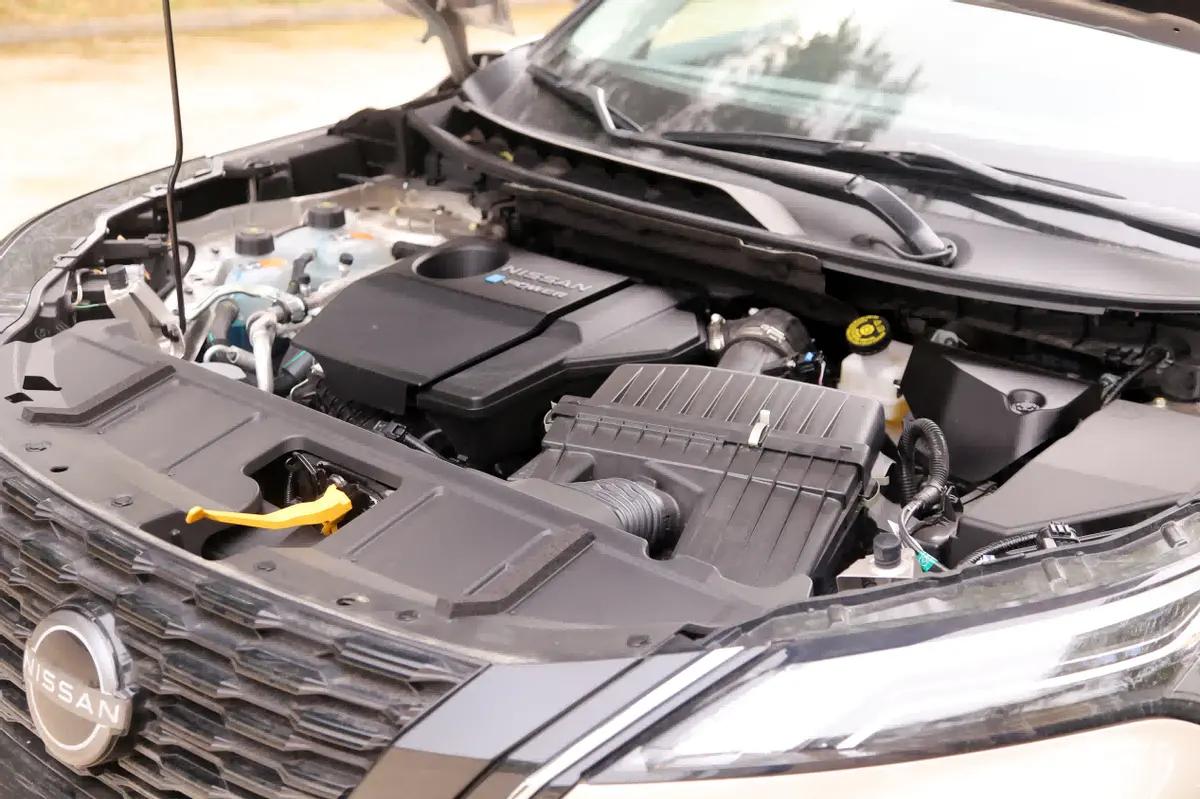 日产超混电驱奇骏到店实拍,日产奇骏e-power和魏派拿铁phev