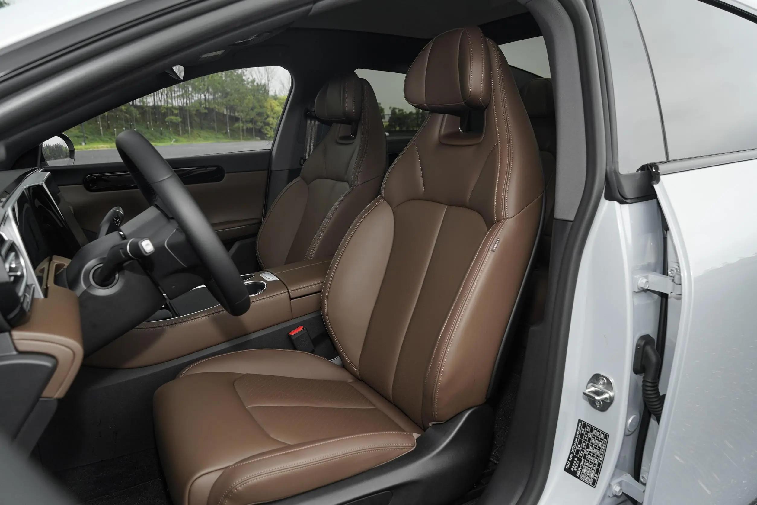 零跑c012023款525舒享版内饰白色,零跑c012023款525舒享版官方宣传片