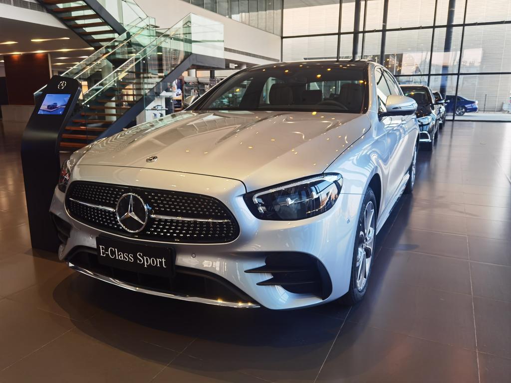 宝马5系对比奔驰e级的优势,宝马5系跟奔驰E级怎么选