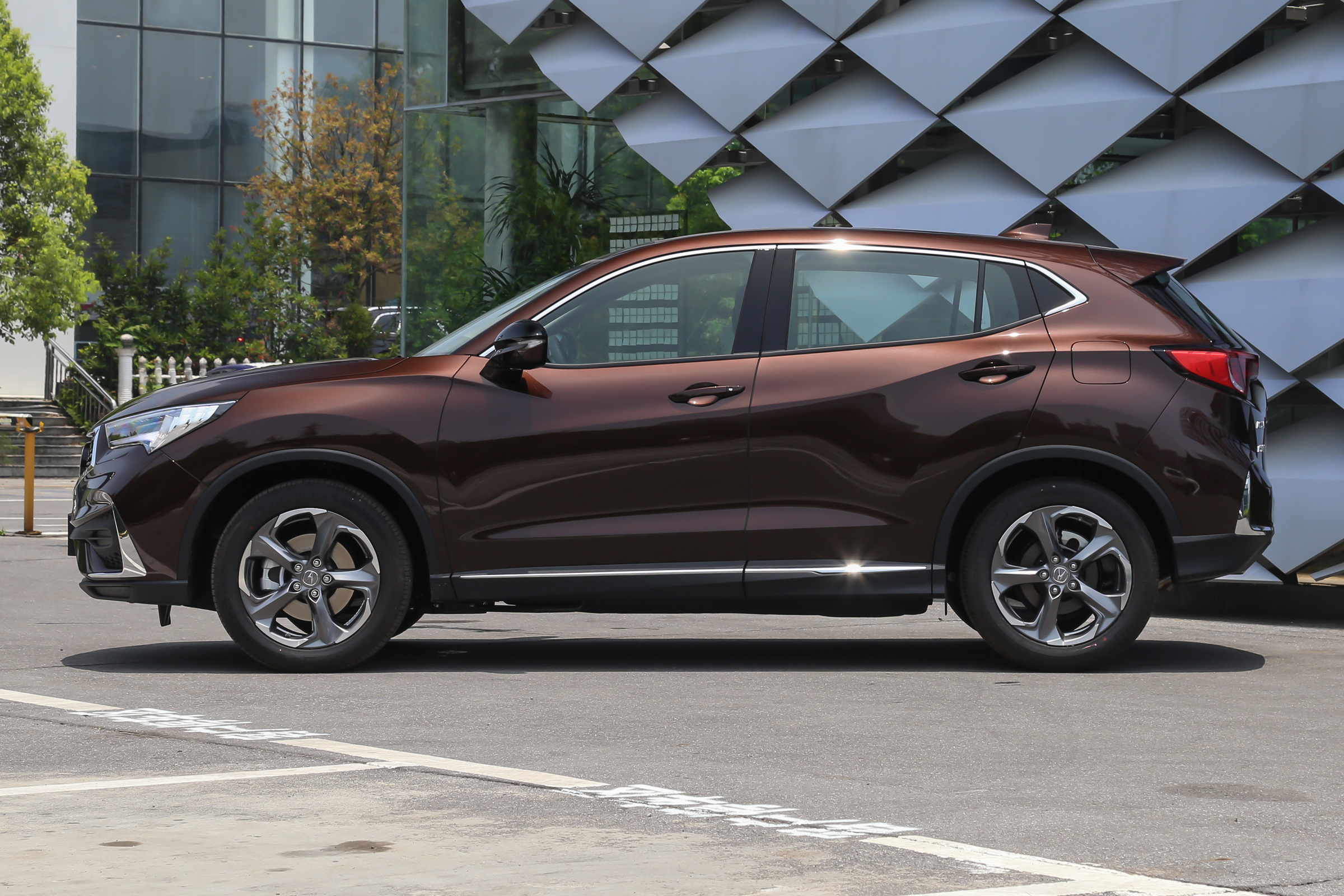 定位豪华的汽车品牌,定位高端车型推荐