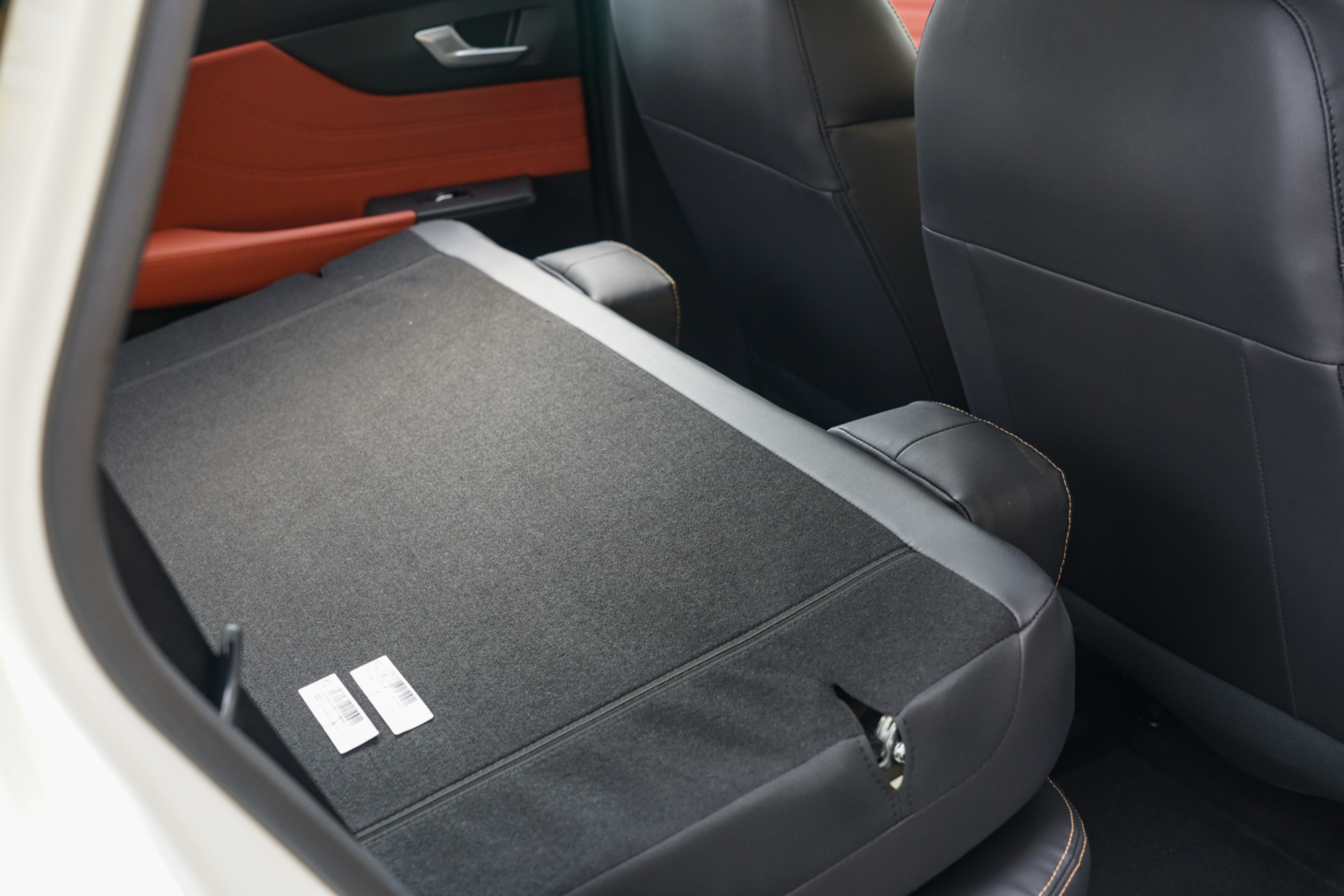 电动屋全新跨界车来了,YOUNG光小新购买手册