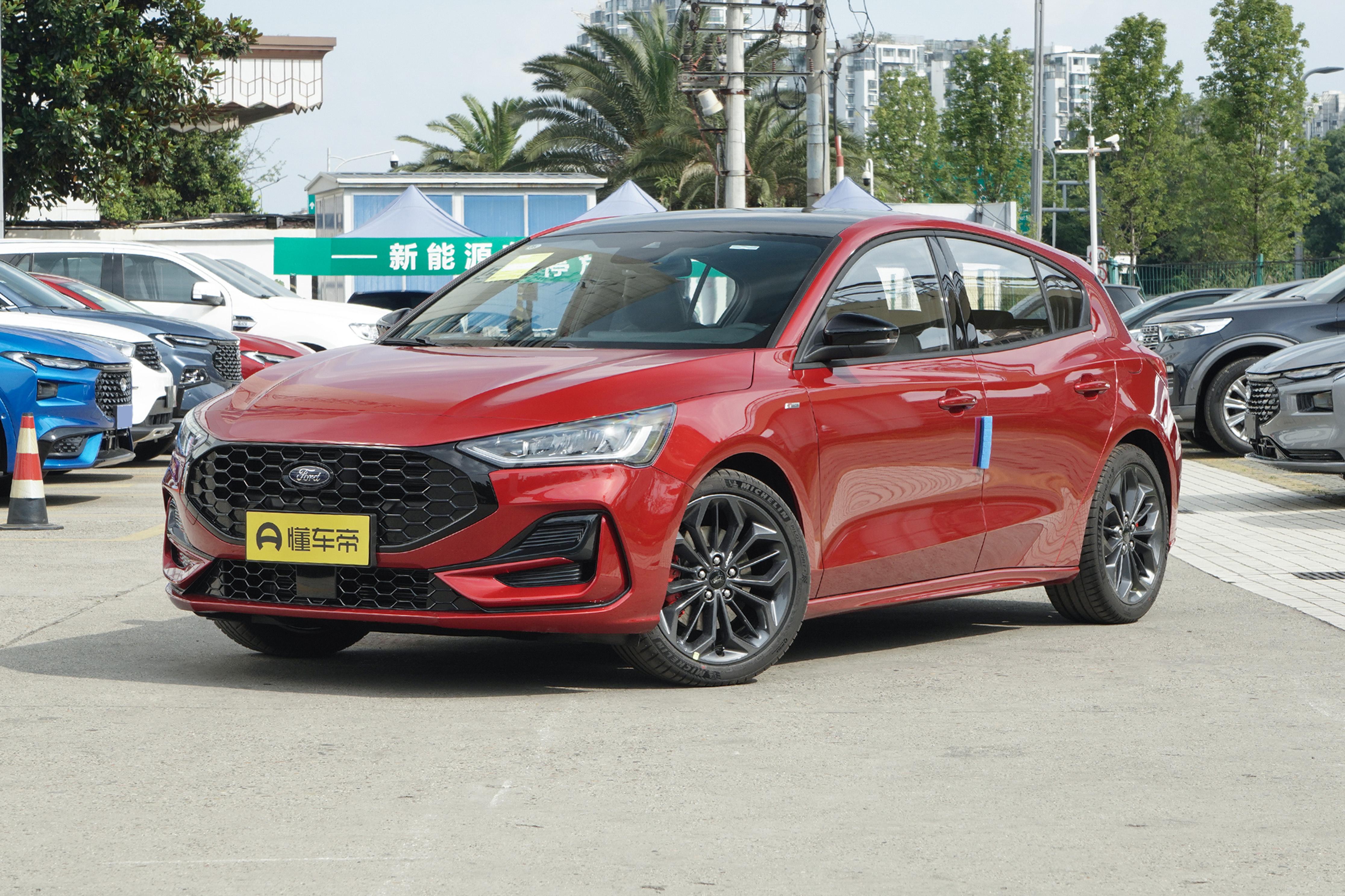 福特福克斯两厢新款测评,试驾老款福特福克斯两厢自动挡