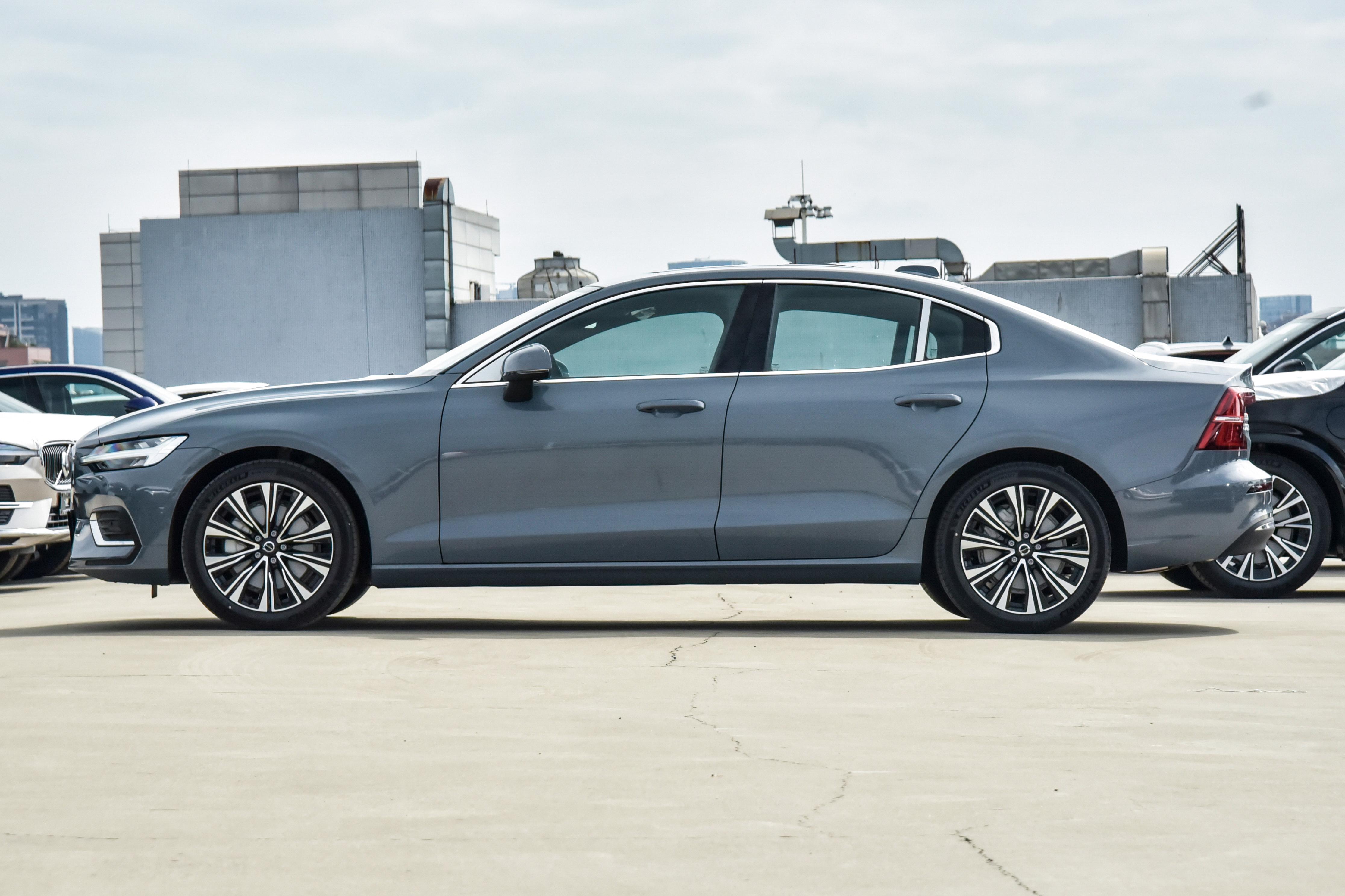 绅士赛车,感受优质试驾全新沃尔沃s60