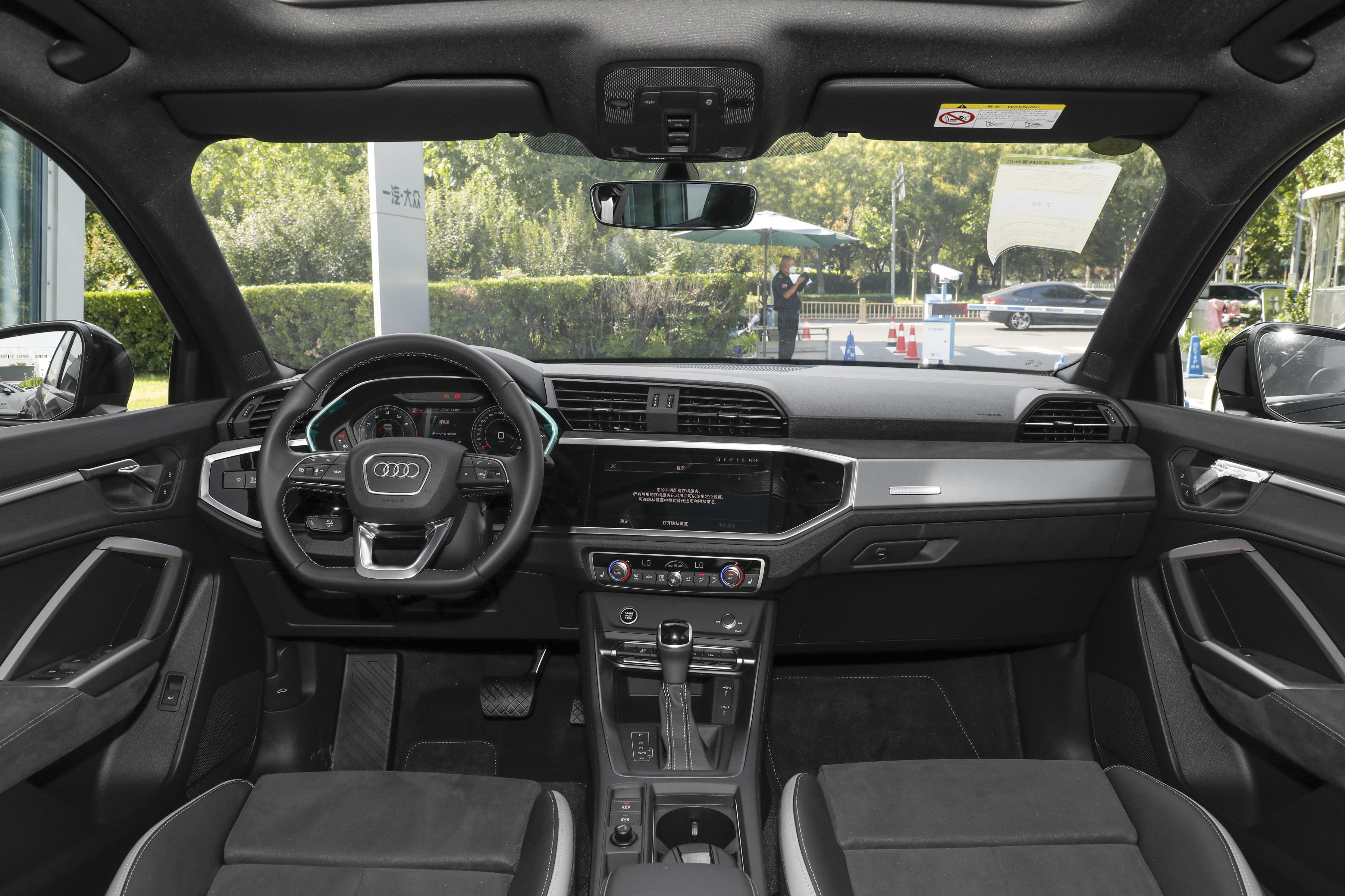 奥迪q3什么颜色好看,奥迪q3值得购买吗24款