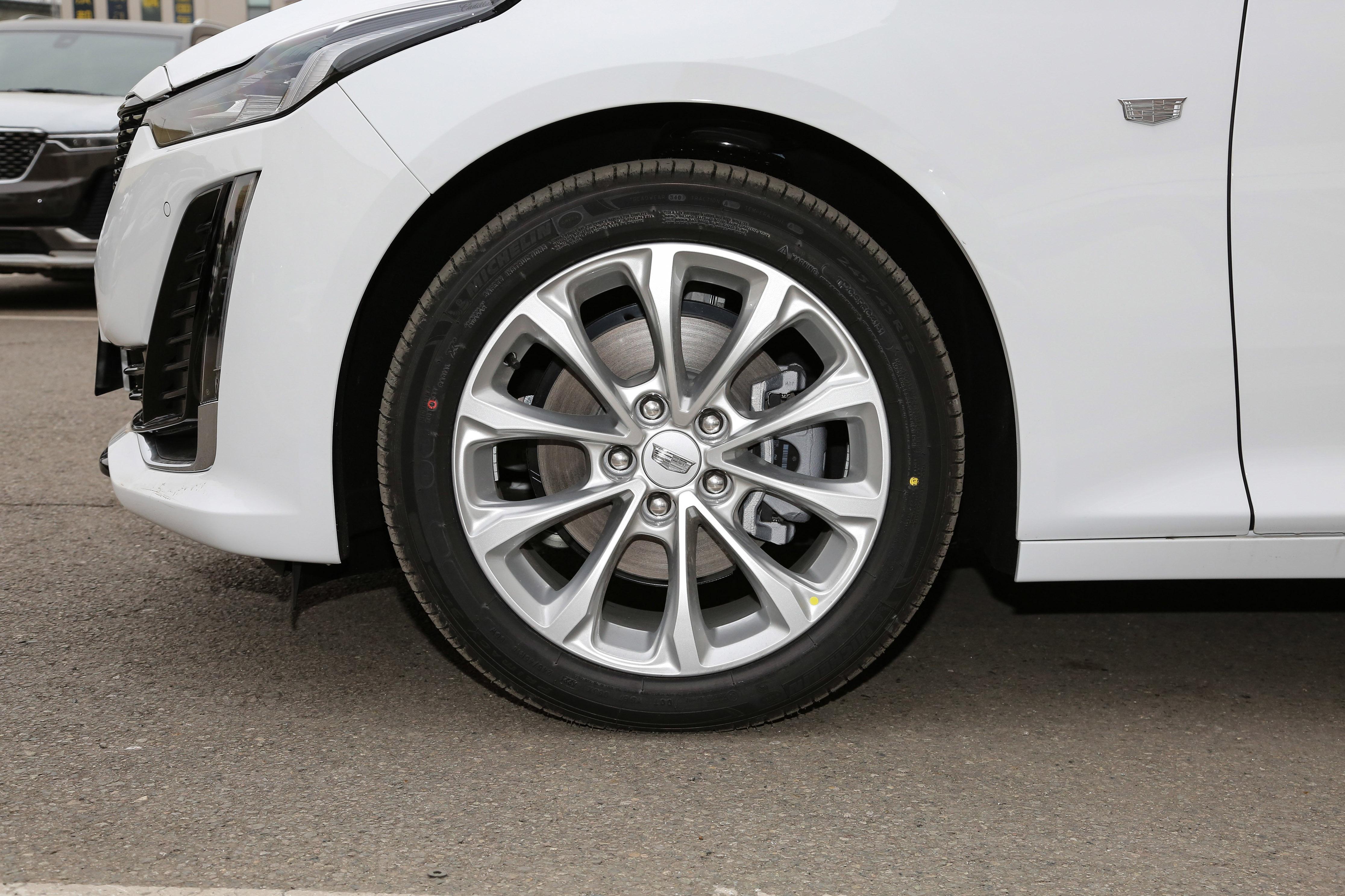 凯迪拉克ct5提示维修保养组合键,2023款凯迪拉克ct5豪华版保养周期