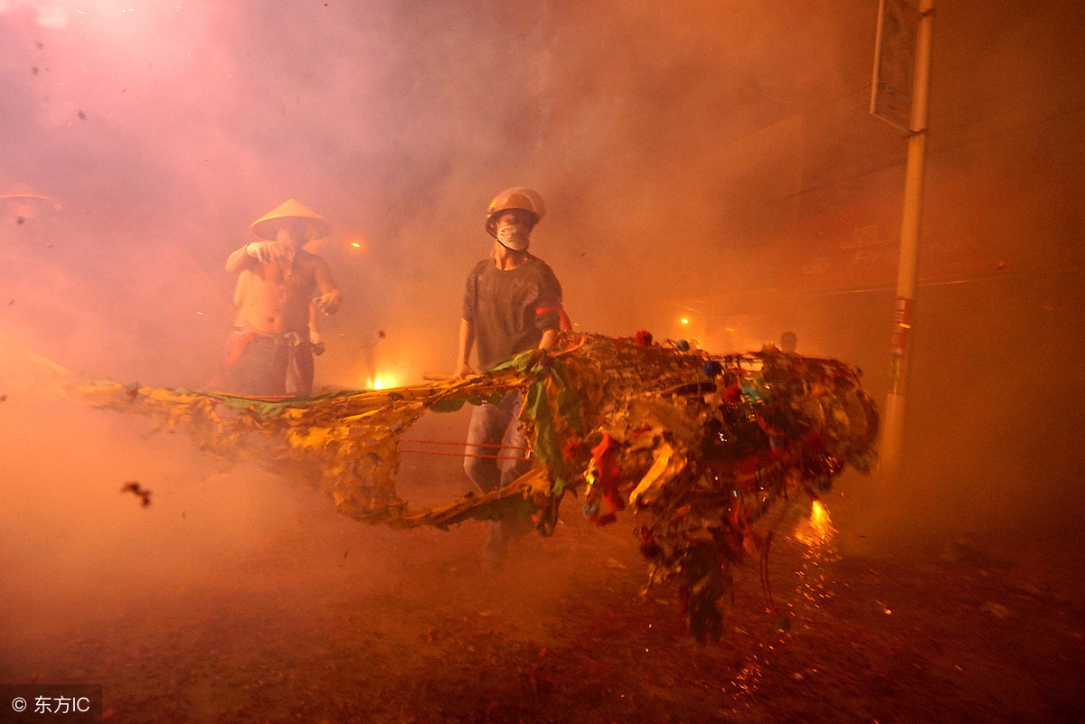 小伙穿越宋朝变包拯被诬告,小伙因意外穿越到大梁当上了县令