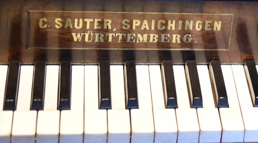 1681年德国造的古钢琴视频介绍,德国施坦威钢琴制造过程