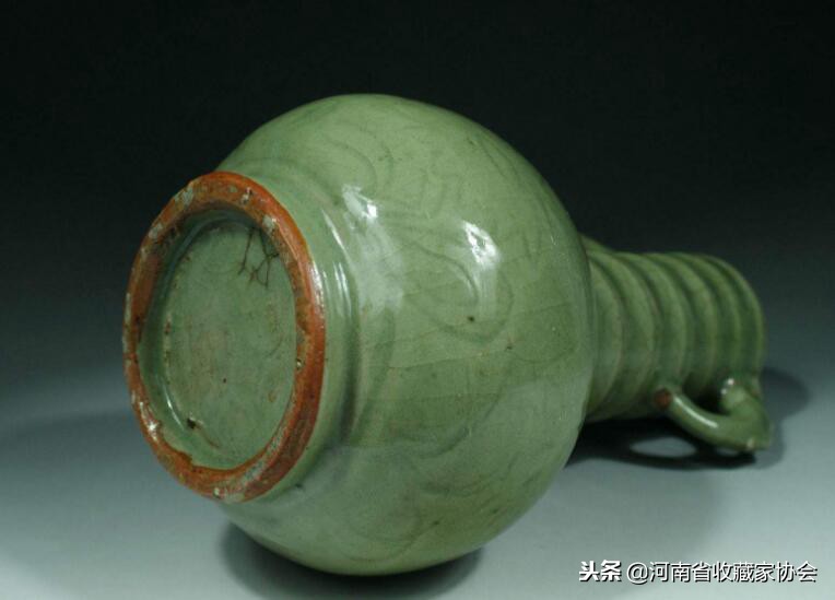宋代龙泉窑瓷器胎釉鉴定全图片,宋代龙泉窑底足胎釉结合处的特征