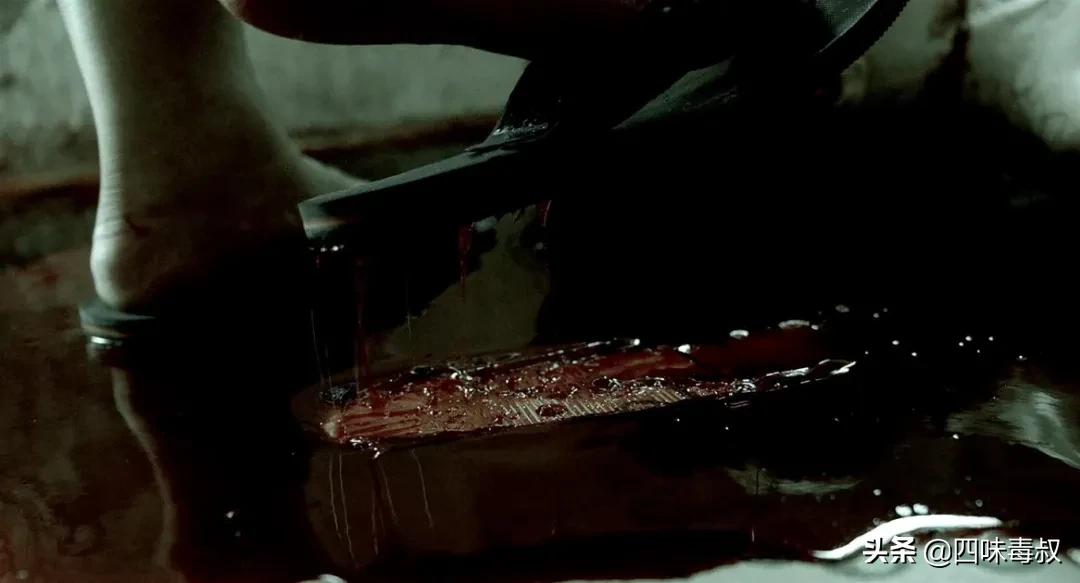 更暗黑、cult的《智齿》，是黑白版《踏血寻梅》吗？