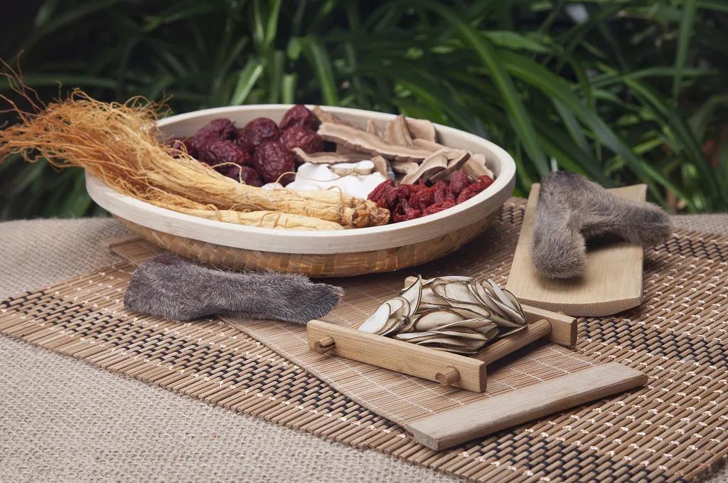 冬天容易上火还是夏天容易上火,夏天动不动就上火是什么体质