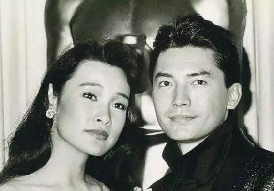 用美貌征服好莱坞的“孤儿”尊龙，晚景凄凉，也被“美国妈”召唤