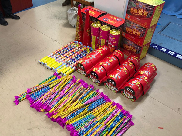 男子非法买卖烟花被拘,贩卖烟花非法运输