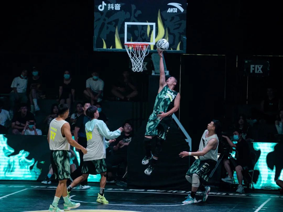 安踏新十年战略下的创造共生价值,安踏要疯5狂潮3传承开箱