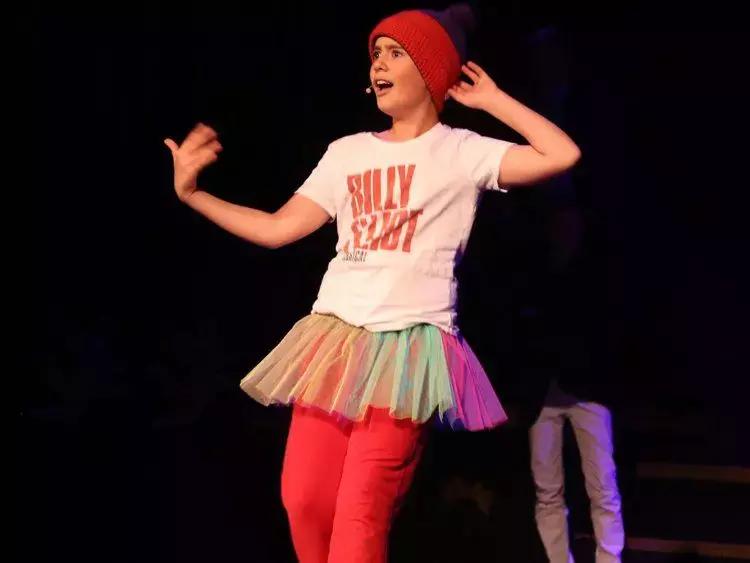 英国年轻霸道总裁,英国的开挂人生