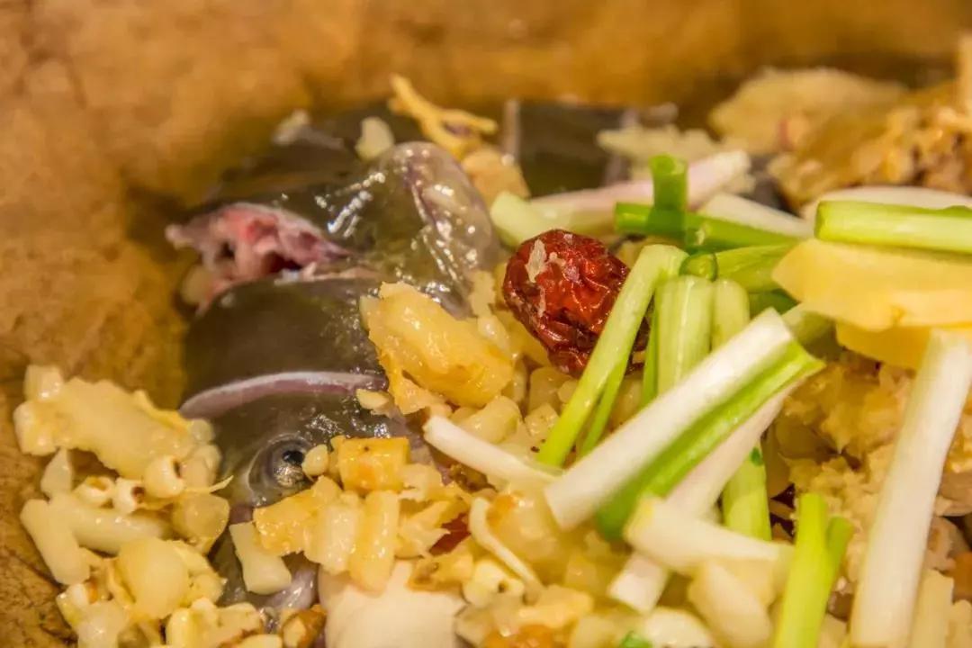 云南蒸汽石锅鱼你吃过吗,云南养生蒸汽石锅鱼