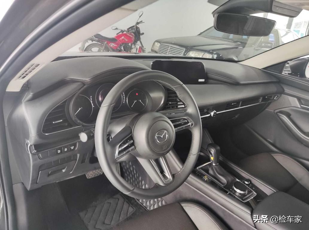 玩了一辈子鹰，被鹰啄了眼！几百公里的新车居然让二手车商都上当