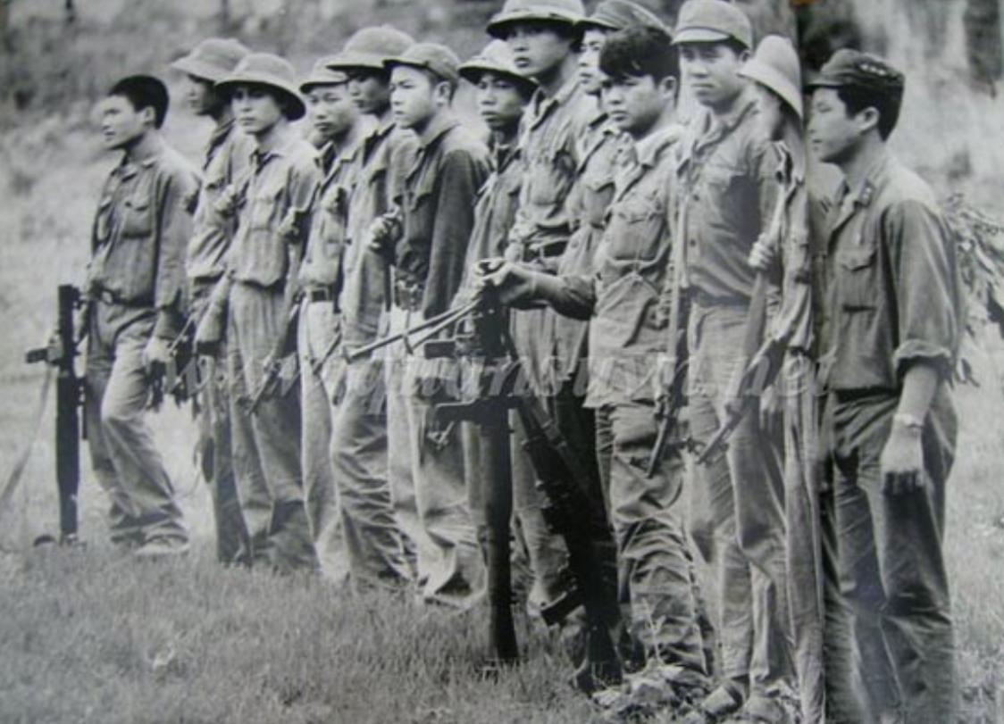 80年代，缺吃少穿生活窘迫的越军士兵，向解放军要东西